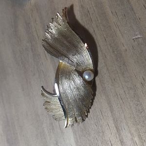 BSK Vintage Brooch, gold toned with small Pearl ribbon design..shows some wear
